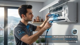 Bursa Coolser ekibinin bir müşterimizin kombi ünitesine Viessmann servis etiketini yapıştırdığı eski bir fotoğraf. Bursa profesyonel teknik servis hizmeti.